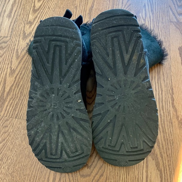Ugg Medium Length Boots with Bows - Picture 5 of 6